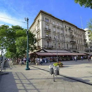 Vigado Square Panorama شقة